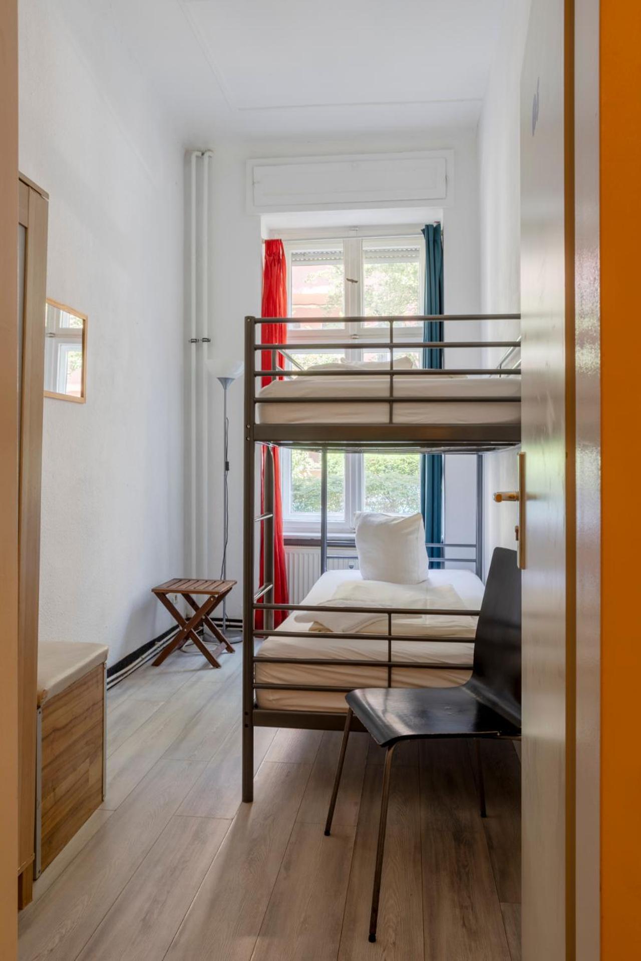 Budget Twin Room with Shared Bathroom